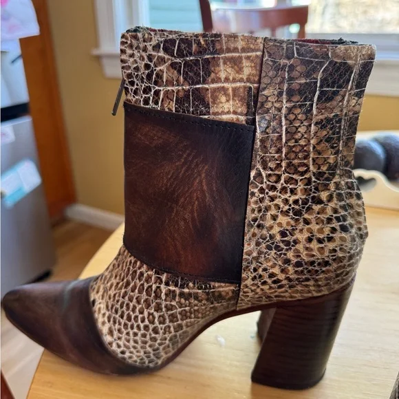 Freebird by Steven CUSTOM JOEY Brown & Cream Snake-Print Buckle Ankle Boots - Picture 2 of 8